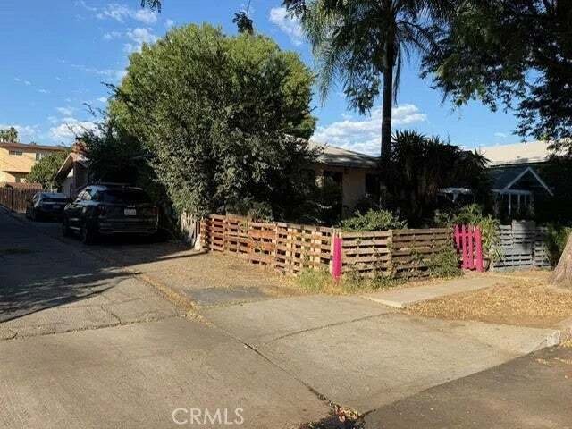 Los Angeles, California, United States 3 - 19054635