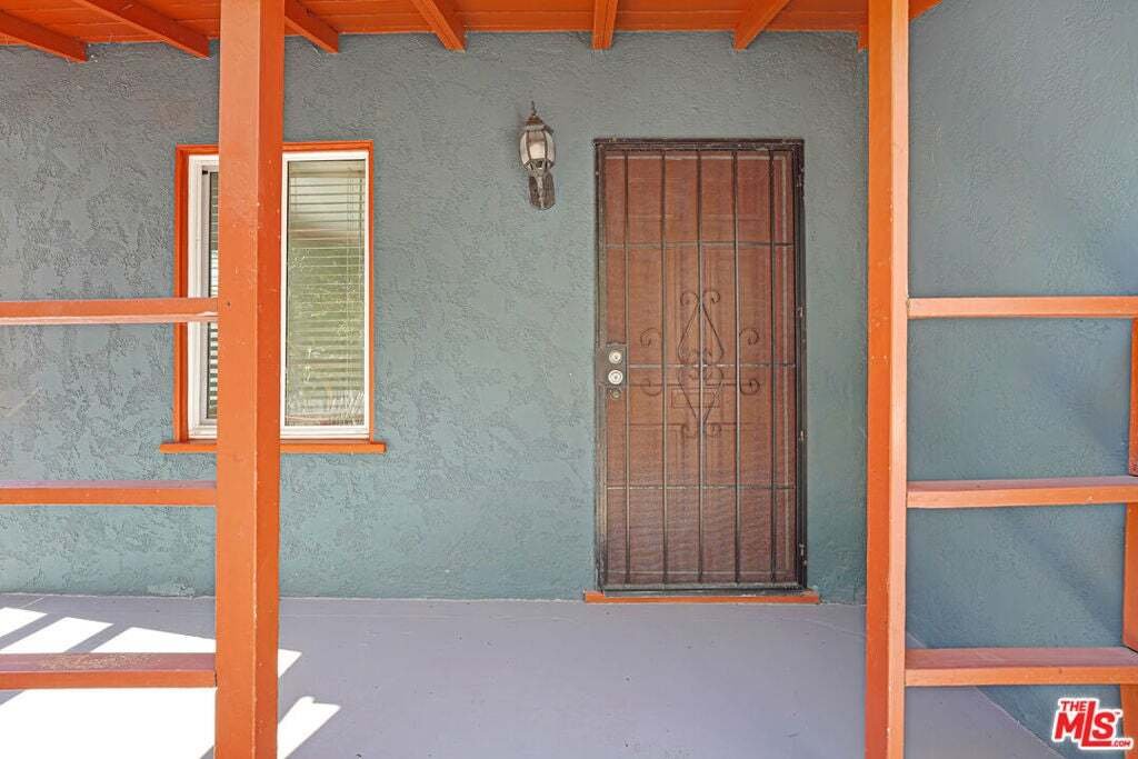 Los Angeles, California, United States 5 - 19053530