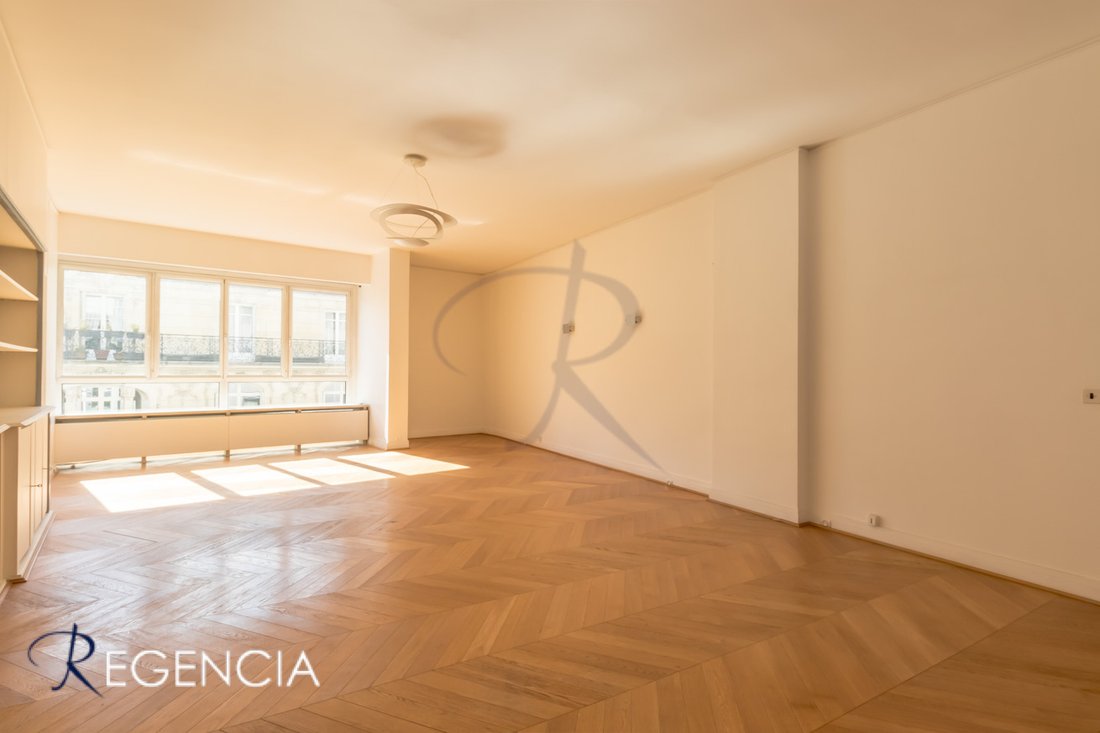 Apartment in Lorette-Martyrs, Paris 9e Arrondissement, Paris 1 - 19054815