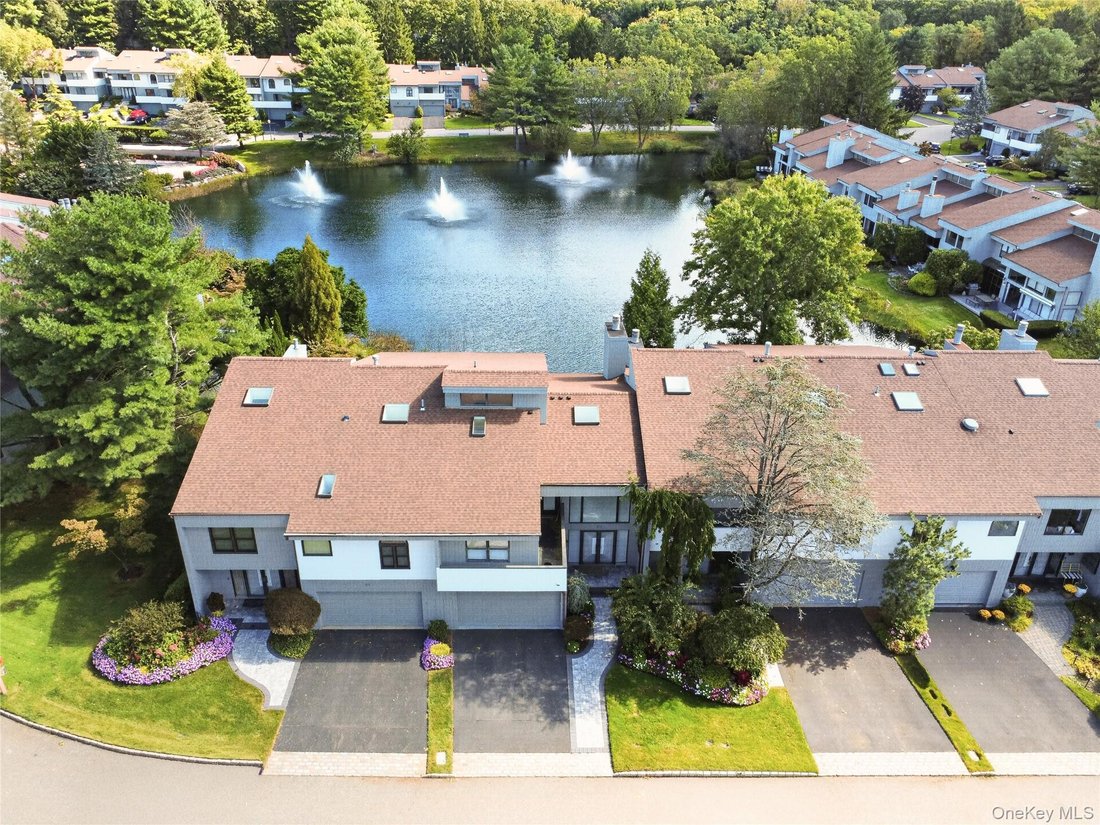 Condo in Woodbury, New York, United States 2 - 19050799