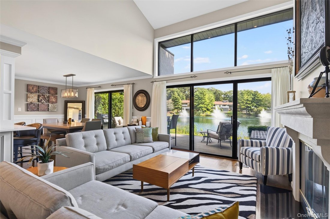 Condo in Woodbury, New York, United States 5 - 19050799