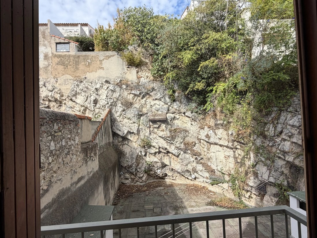 Apartment in Saint Lambert, 7e Arrondissement, Marseille 4 - 19051698