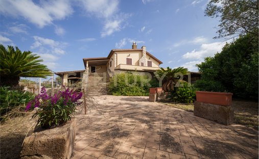 Villa in Bracciano, Lazio, Italy 1