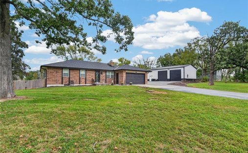 House in Harrisonville, Missouri, United States 1