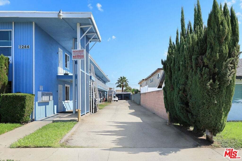 Montebello, California, United States 4 - 19053598