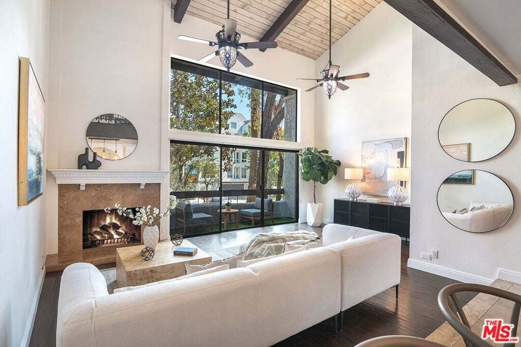 Townhouse in Los Angeles, California, United States 1 - 19053528
