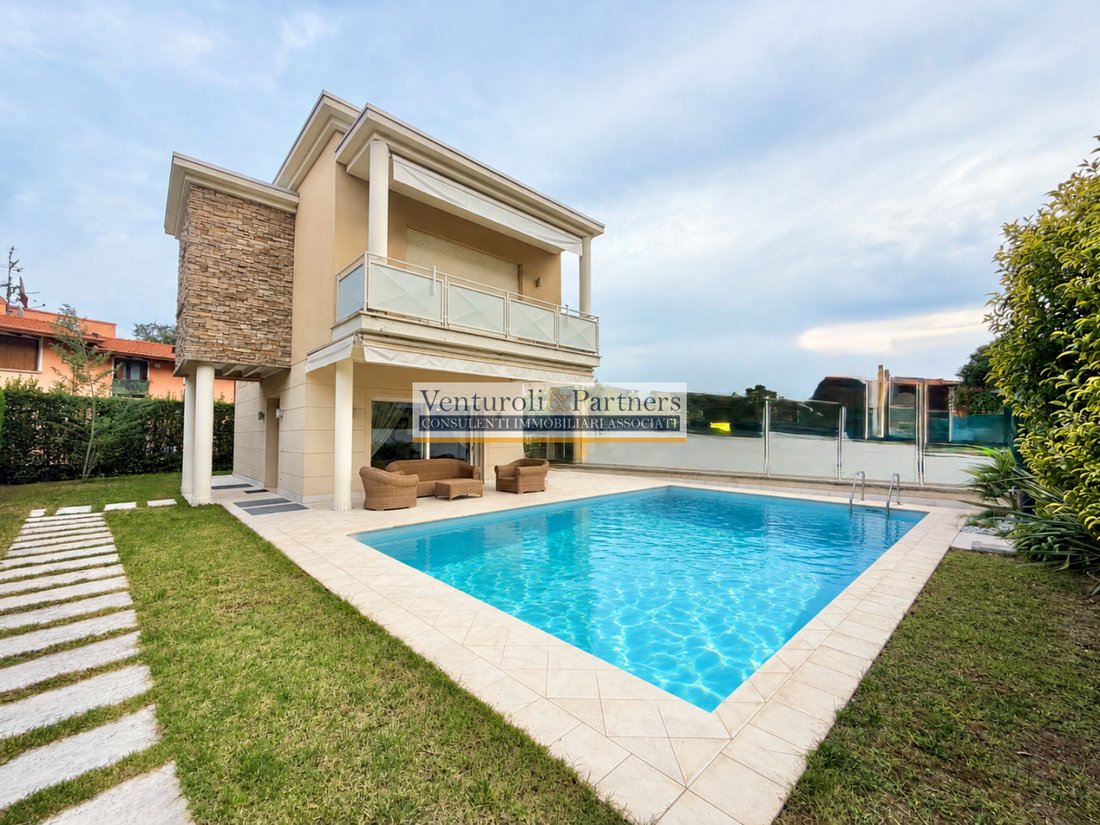 Villa in Hill Zone, Padenghe sul Garda, Lombardy 1 - 19055505
