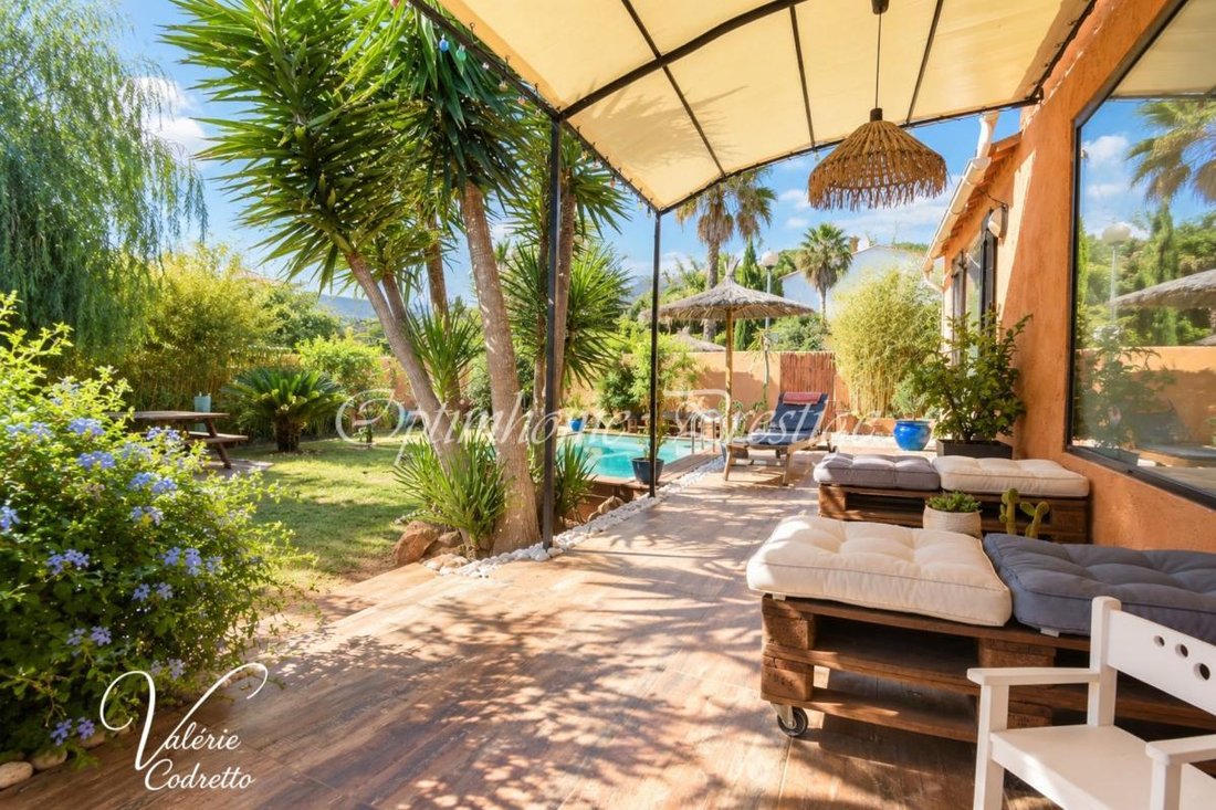 Villa en Hyères, Provenza-Alpes-Costa Azul, Francia 1 - 19052033