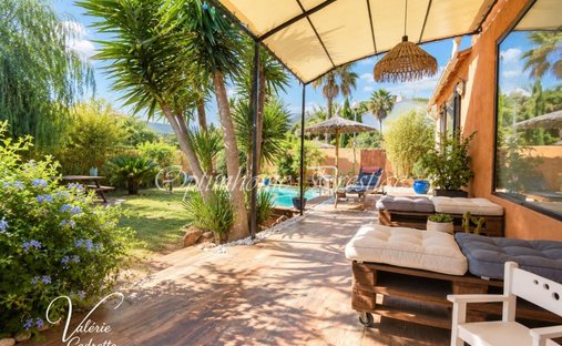 Villa in Hyeres, Provence-Alpes-Côte d'Azur, France 1