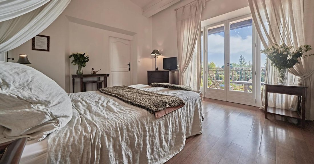 Villa in La Londe-les-Maures, Provence-Alpes-Côte d'Azur, France 4 - 19055360