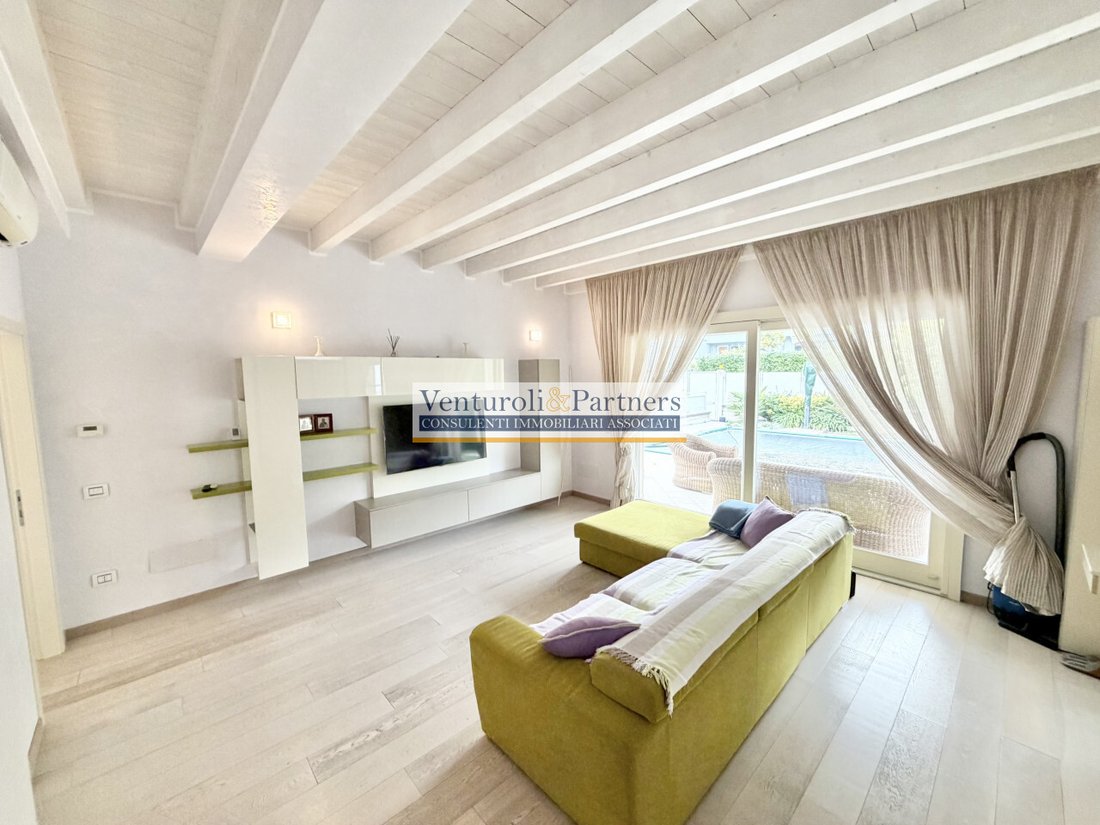 Villa in Hill Zone, Padenghe sul Garda, Lombardy 3 - 19055505