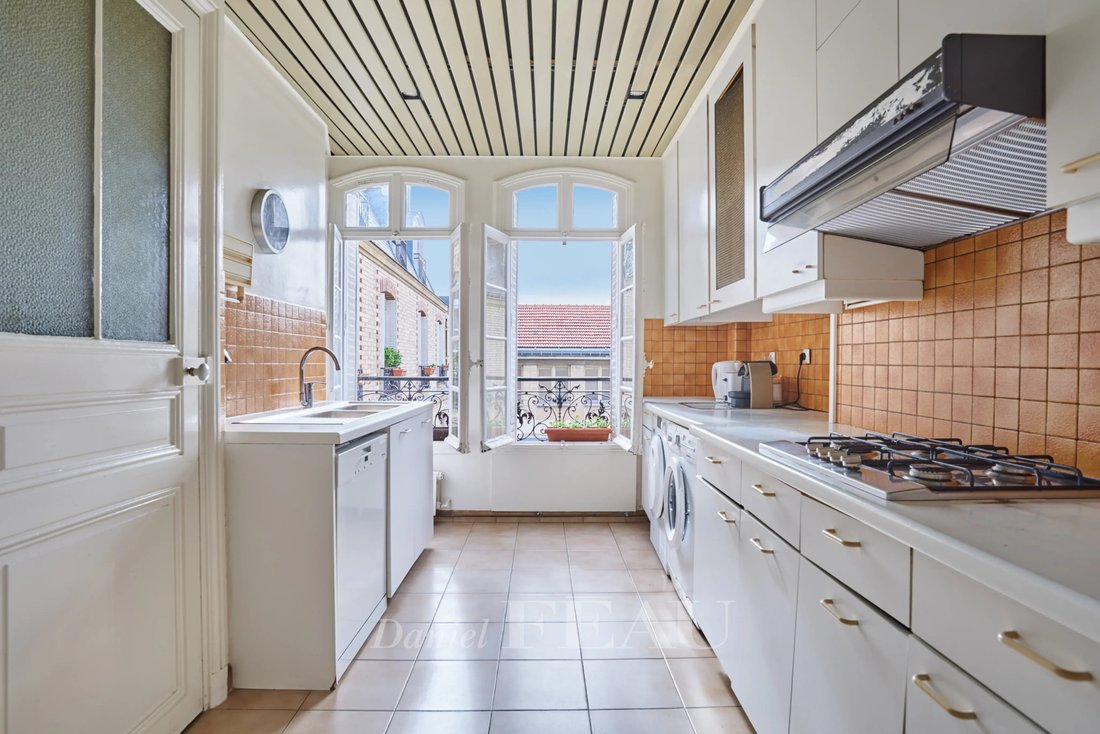 Apartment in Gros Caillou, Paris 7e Arrondissement, Paris 4 - 19051927