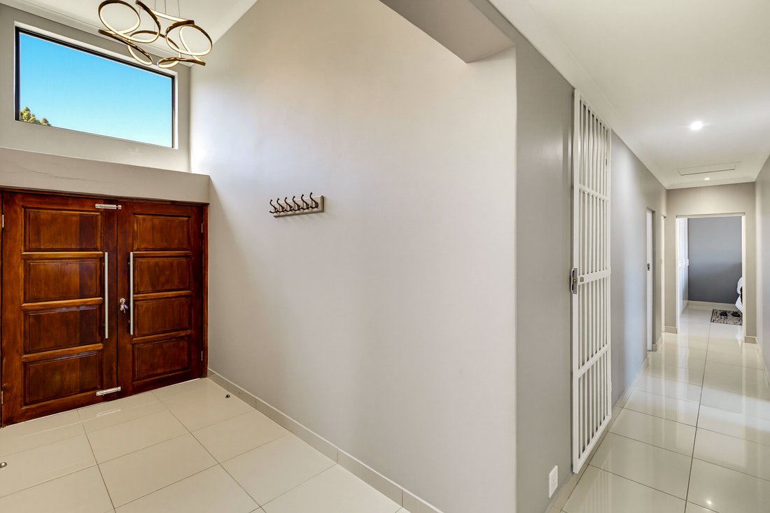 Country House in Greenway Rise, Helderberg, Cape Town 5 - 19052604