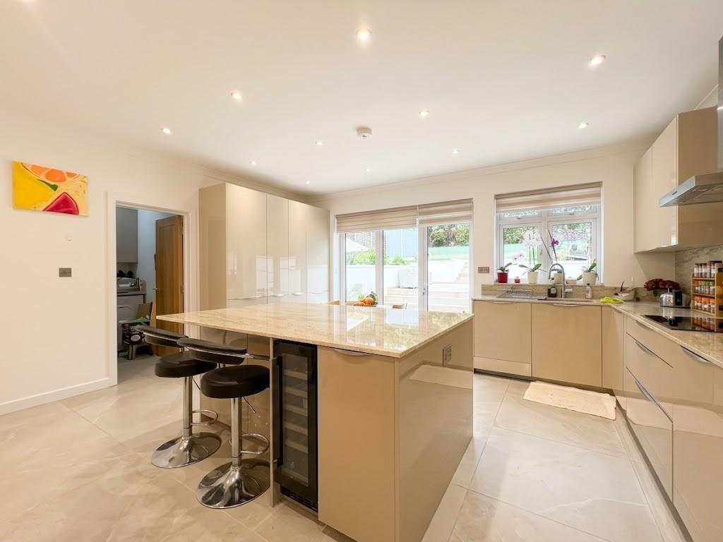 Bungalow in Edgware, Barnet, England 4 - 19051108