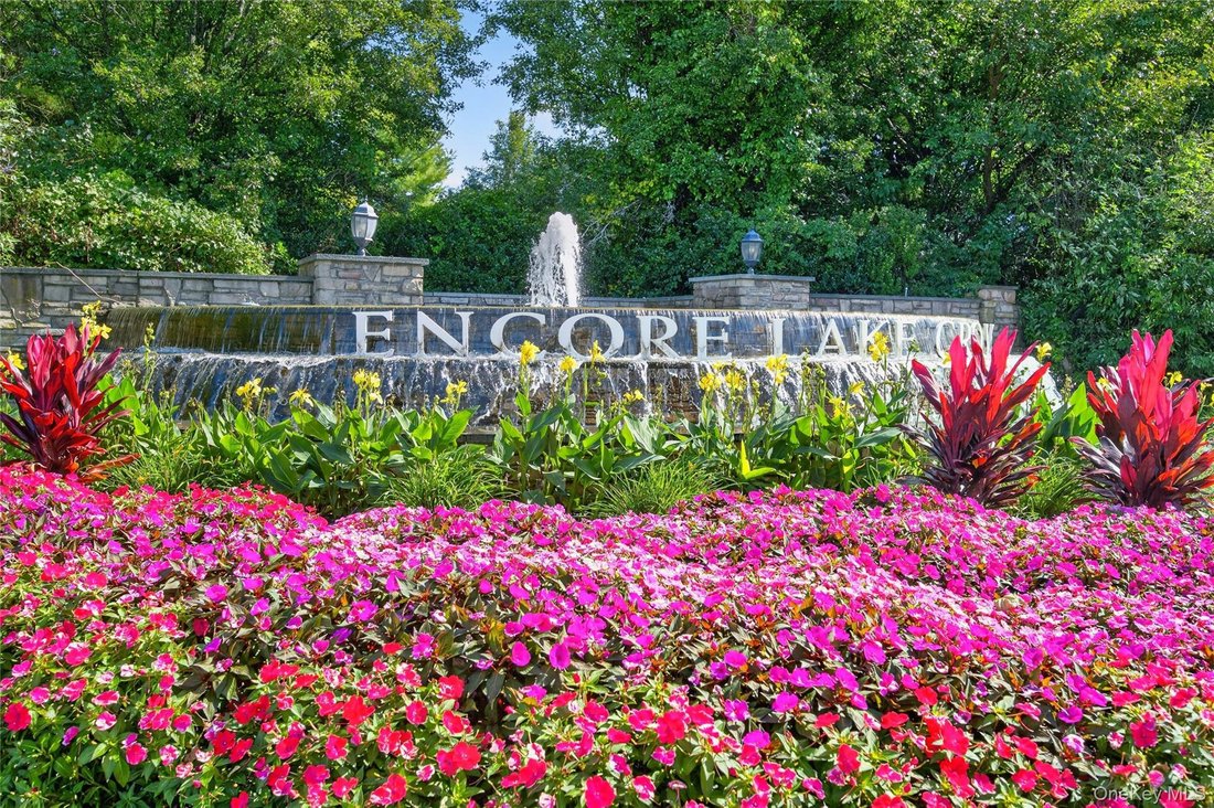 Condo in Lake Grove, New York, United States 1 - 19050826