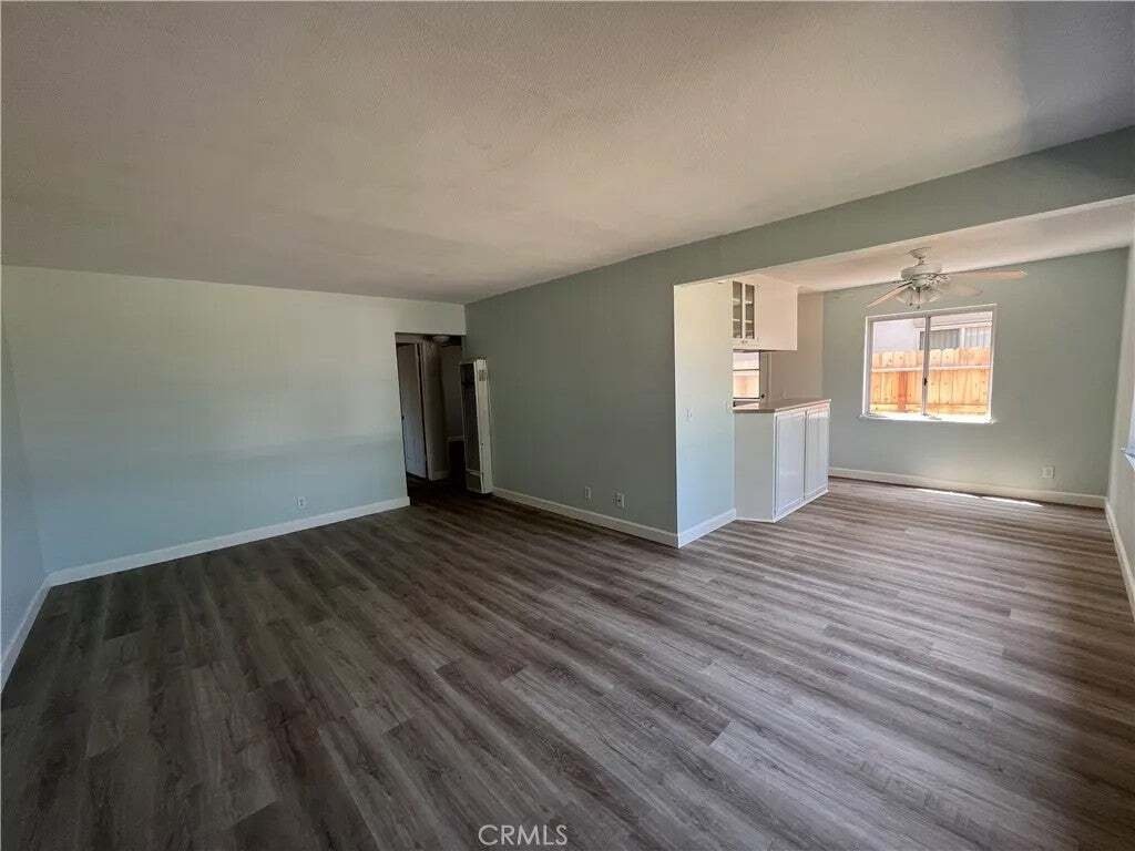 Costa Mesa, California, United States 3 - 19054615