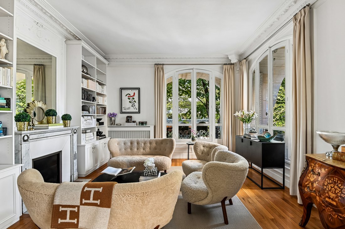 Apartment in Gros Caillou, Paris 7e Arrondissement, Paris 2 - 19052196