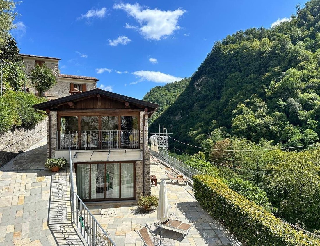 Estate in Fabbriche di Vergemoli, Tuscany, Italy 2 - 19051199