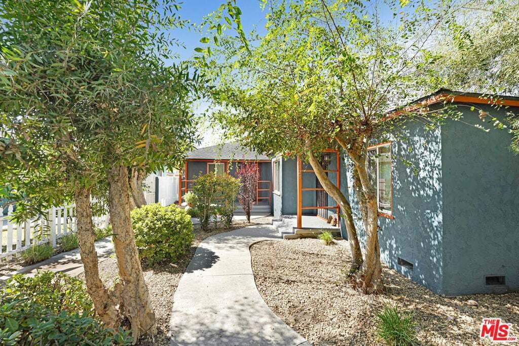 Los Angeles, California, United States 4 - 19053530