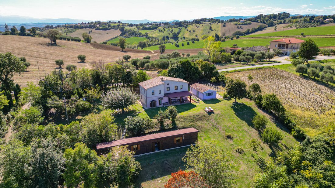 Casa de Campo en Montecassiano, Marcas, Italia 1 - 19056511