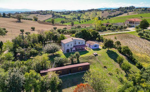 Casa de Campo en Montecassiano, Marcas, Italia 1