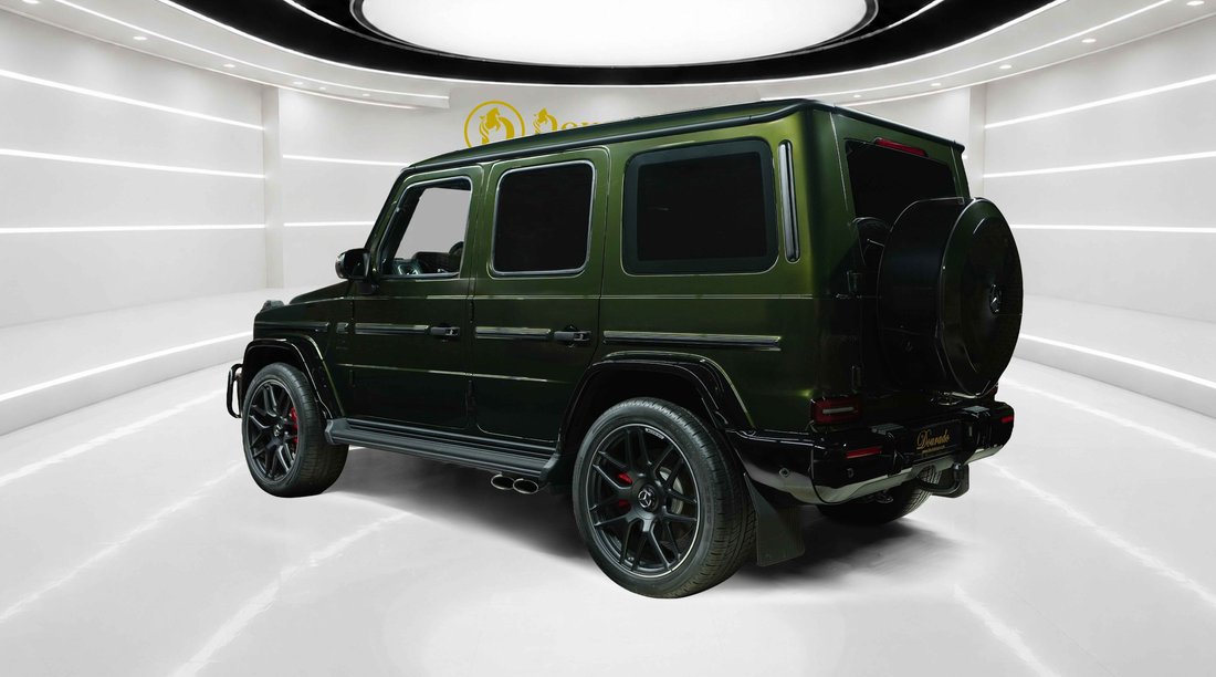 Suv in Dubai, United Arab Emirates 4 - 19056404