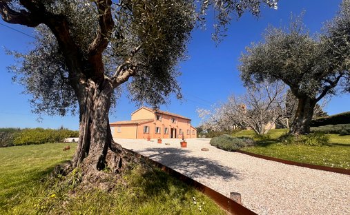 Casa di campagna a Cartoceto, Marche, Italia 1