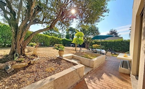 Villa in Collettes Bréguières-Les Vaux, Cagnes-sur-Mer, France 1