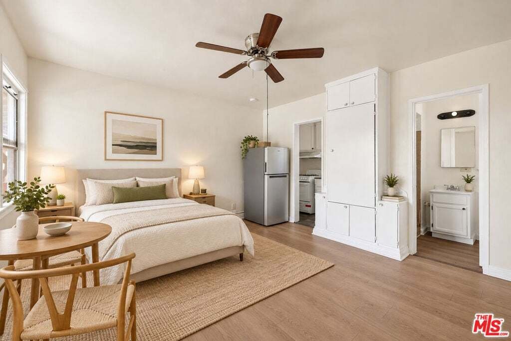 Los Angeles, California, United States 4 - 19056771