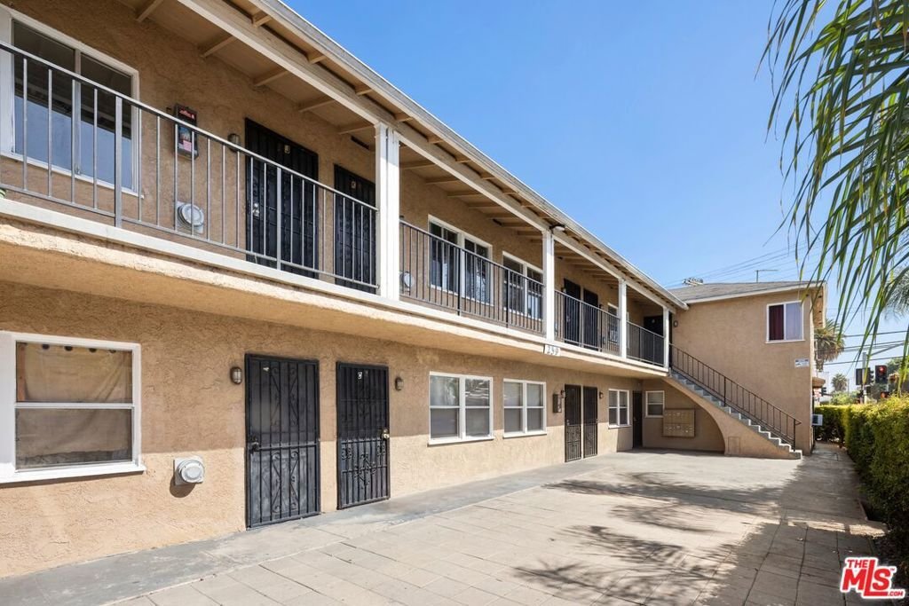 Los Angeles, California, United States 3 - 19056771