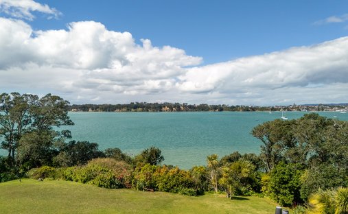 Land in Auckland, Auckland, New Zealand 1