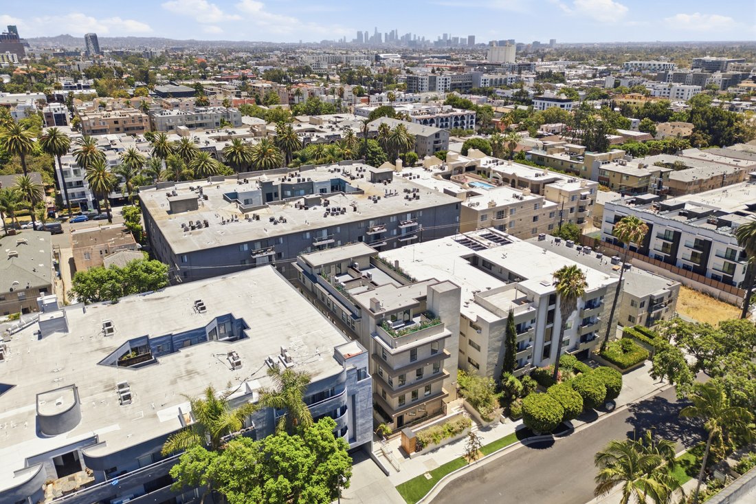Condo in Los Angeles, California, United States 5 - 19056586