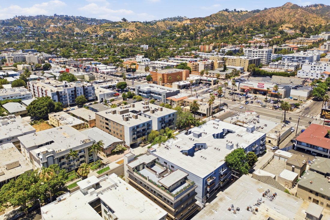 Condo in Los Angeles, California, United States 3 - 19056586