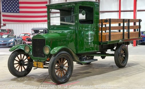 "98 Year Old Work Truck" in Grand rapids, United States 1