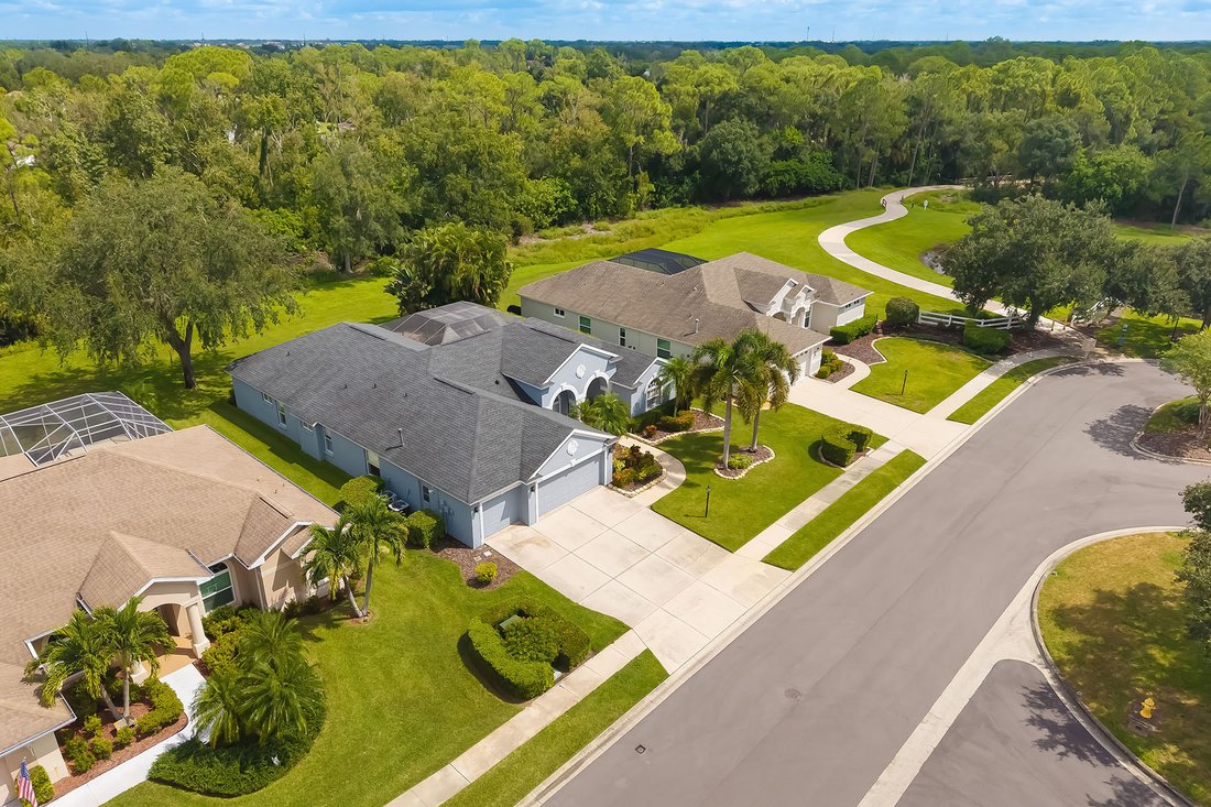 Bradenton, Florida, United States 3 - 19057389