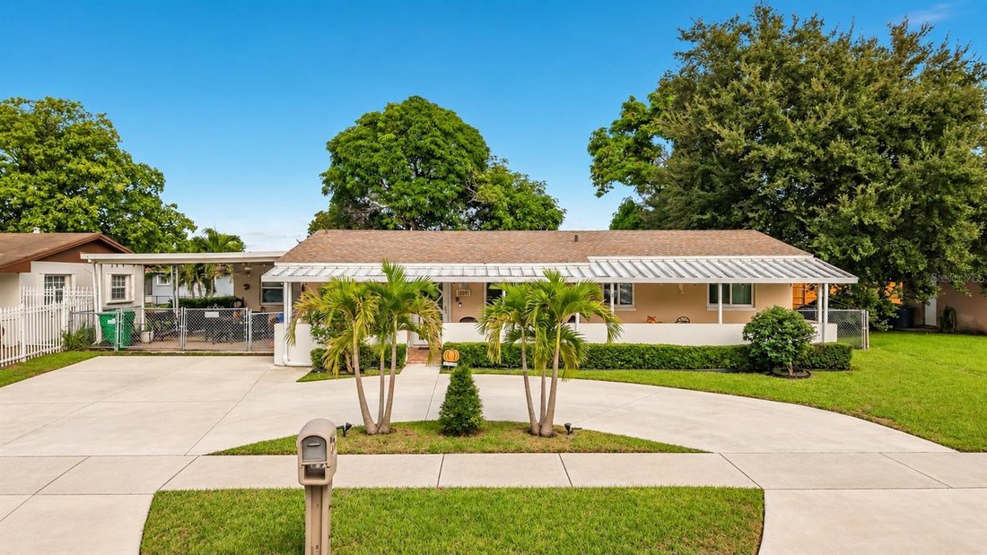 Maison à Miami Gardens, Floride, États-Unis 1 - 19056996