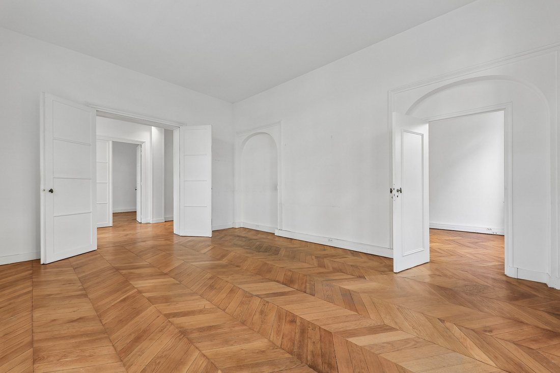 Apartment in Invalides, Paris 7e Arrondissement, Paris 4 - 19057403