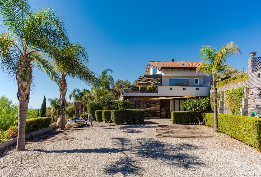 Villa en Giardini-Naxos, Sicilia, Italia 2 - 19058277