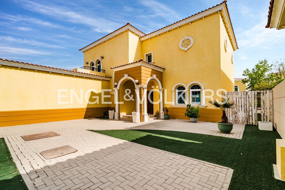 Villa in Jumeirah Park, Dubai, United Arab Emirates 2 - 19058094