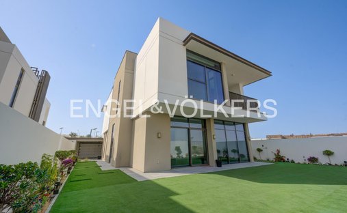 Villa in Jebel Ali Village, Dubai, United Arab Emirates 1
