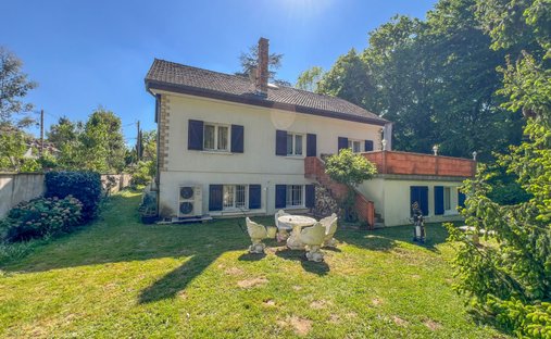 Haus in Le Mesnil-Saint-Denis, Île-de-France, Frankreich 1