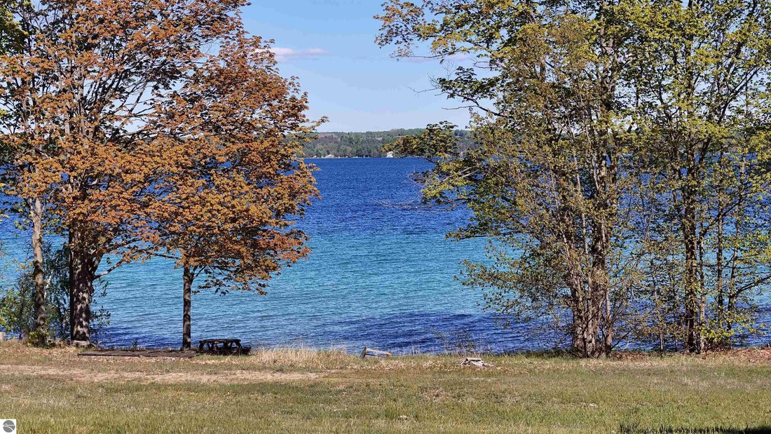 Terrain à Elk Rapids, Michigan, États-Unis 5 - 19058180
