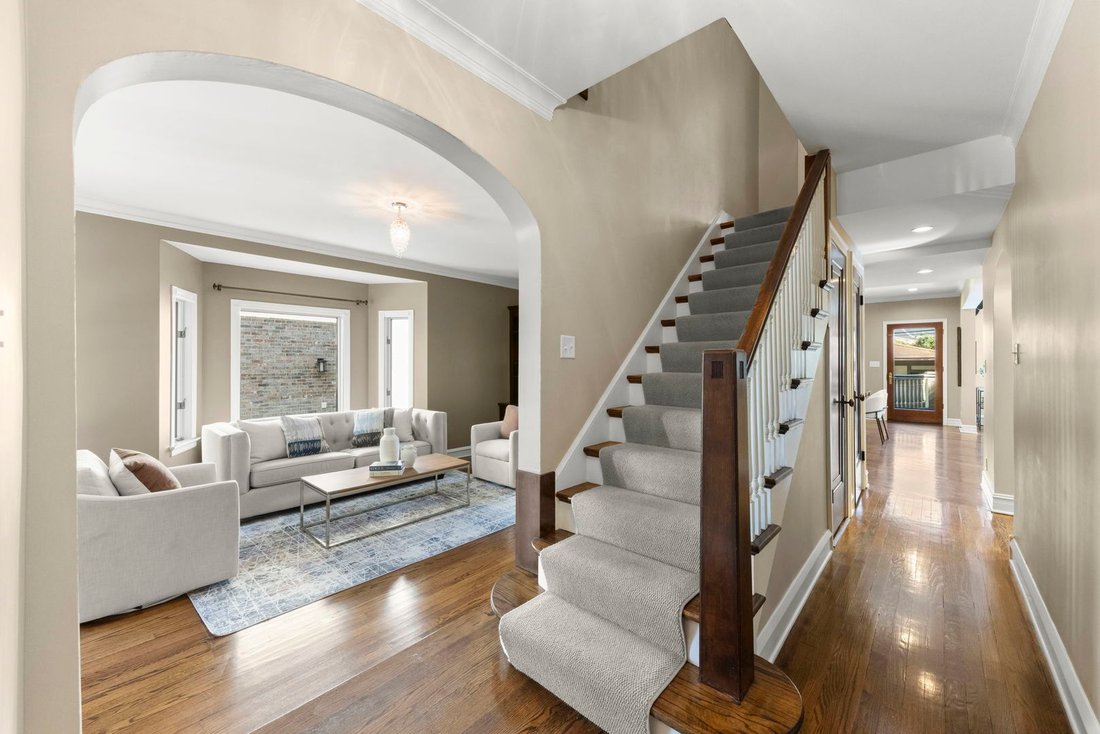 House in Elmhurst, Illinois, United States 2 - 19058106