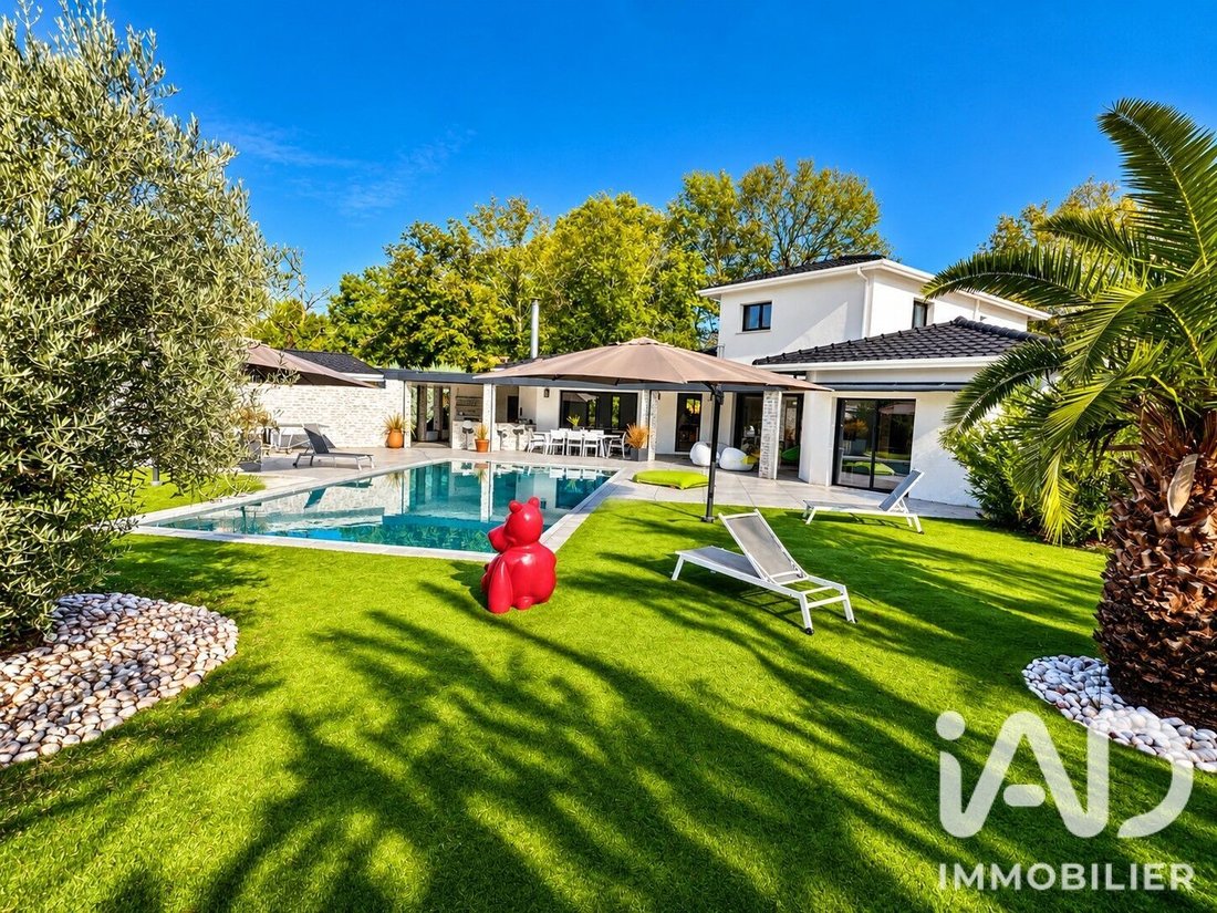 House in Saint-Aubin-de-Medoc, Nouvelle-Aquitaine, France 1 - 19058727