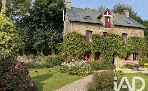 Maison à Saint-Méloir-des-Ondes, Bretagne, France 1