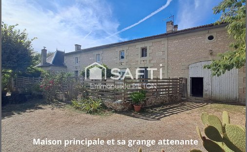 House in Blaslay, Saint-Martin-la-Pallu, France 1