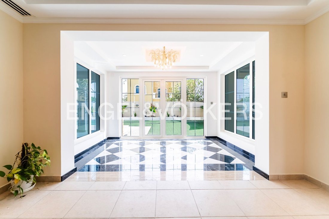 Villa in Jumeirah Park, Dubai, United Arab Emirates 5 - 19058094