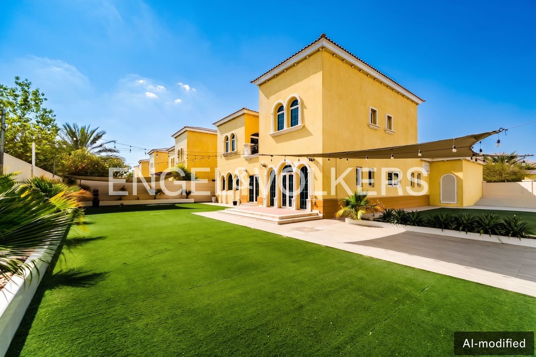 Villa in Jumeirah Park, Dubai, United Arab Emirates 1 - 19058094