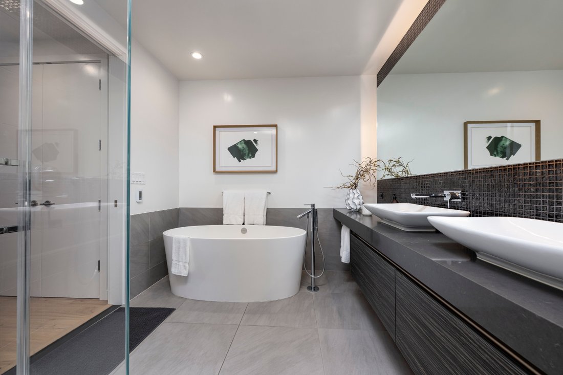 Condo in San Francisco, California, United States 3 - 19058224