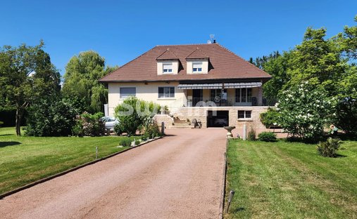 Domaine à Fontaines, Bourgogne-Franche-Comté, France 1